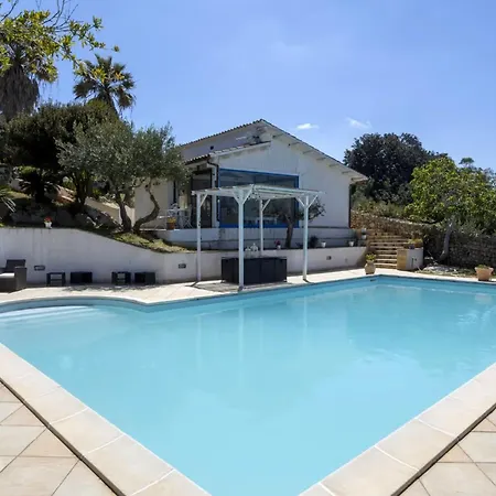 Villa Villa Retreat With Mesmerizing Sea View