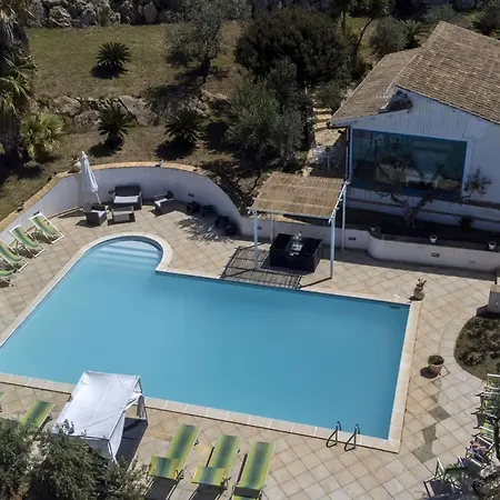 Villa Retreat With Mesmerizing Sea View Parrinello