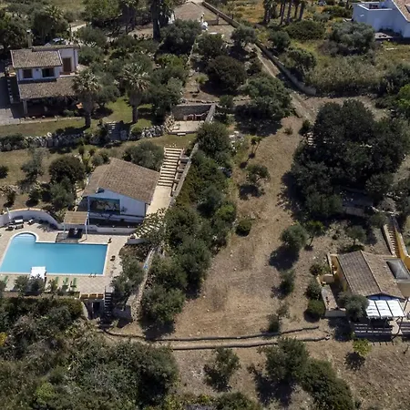 Villa Retreat With Mesmerizing Sea View Parrinello