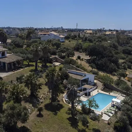 Villa Retreat With Private Pool And Mesmerizing Sea View