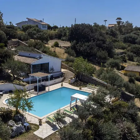 Retreat With Private Pool And Mesmerizing Sea View